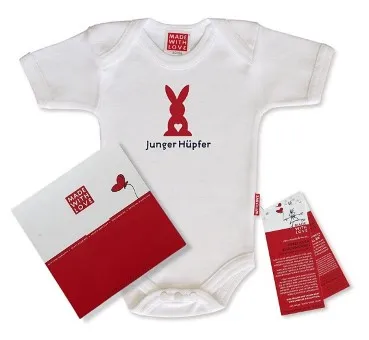 Baby Ostern mit Osterhase: Baby Body weiß Osterhasi + Junger Huepfer, inklusive Geschenkverpackung