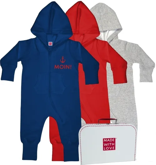 Baby Onesie MOIN Baby Sweat Overall in blau, grau und rot, als Geschenk im Spielkoffer