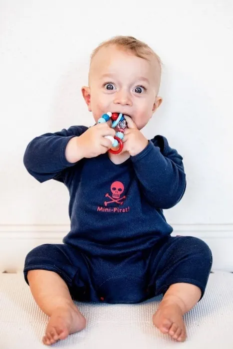 Piraten Ahoi Baby Strampler Langarm blau, rot, weiss oder Ringel - Overall Baby Mini Pirat als Geschenk verpackt