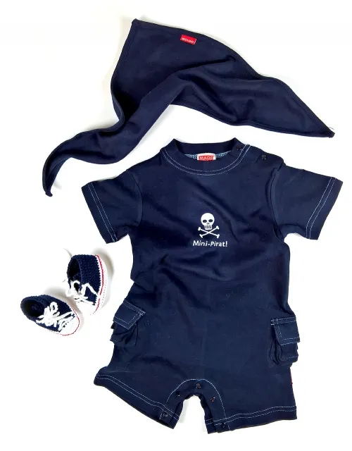 Baumwollstrampler Baby Chucks und Baby Bandana blau 62/68 - coole Babymode, Baby Set blau Mini-Pirat aus 3 Babysachen - in Geschenkschachtel