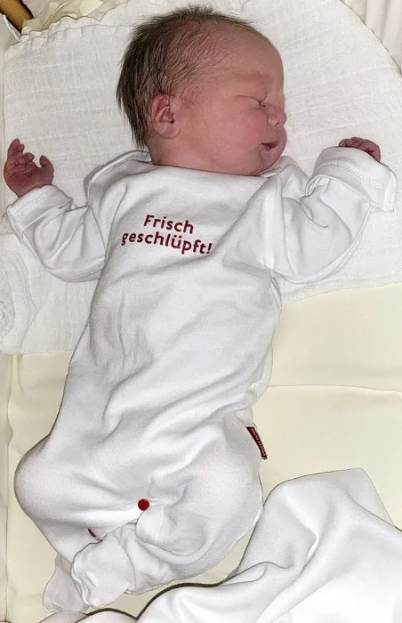 Frühchenkleidung und Neugeborenenkleidung Strampler Frühchen und Neugeborene Frisch geschlüpft - Kleidung für Frühchen als Geburtsgeschenk verpackt