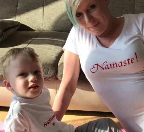 Yoga mit Baby Namaste Mama Baby Outfit - Mama Kind Partnerlook bis Größe XL - in Geschenkschachtel