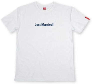 Preview: Hochzeitsgeschenk Just Married Shirt - optional als Geschenk zur Hochzeit verpackt