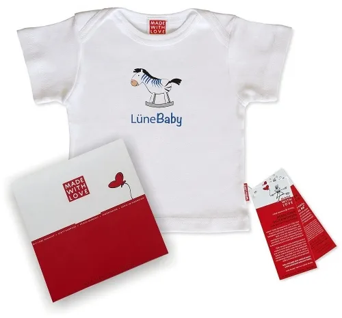 Baby-T-Shirt weiß, blauer Druck LüneBaby!, inklusive Geschenkverpackung