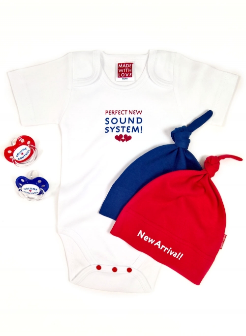Preview: UKSH Baby Erstausstattung SOUND SYSTEM: Baby Body, Babymütze + Schnuller, inklusive Geschenkschachtel
